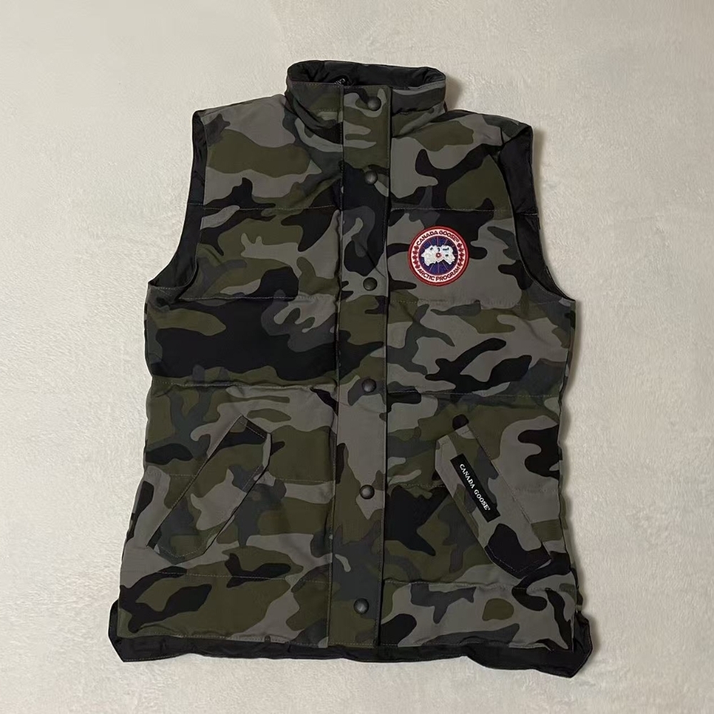 Canada Goose Freestyle Crew Vest Print Small Size for women